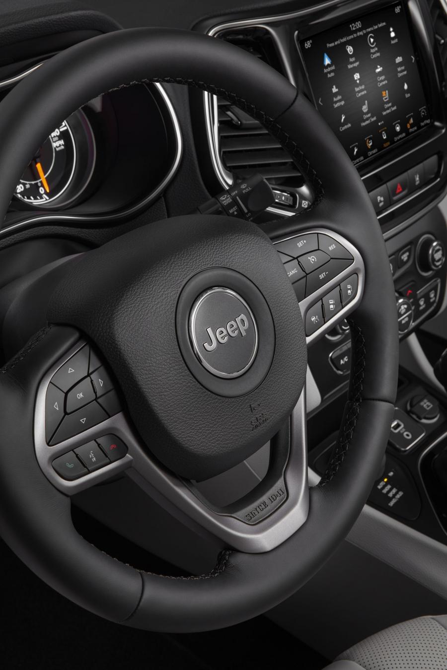 Детали интерьера Jeep Cherokee Limited (KL) 2018 года  (NA) (фото 10 из 41)